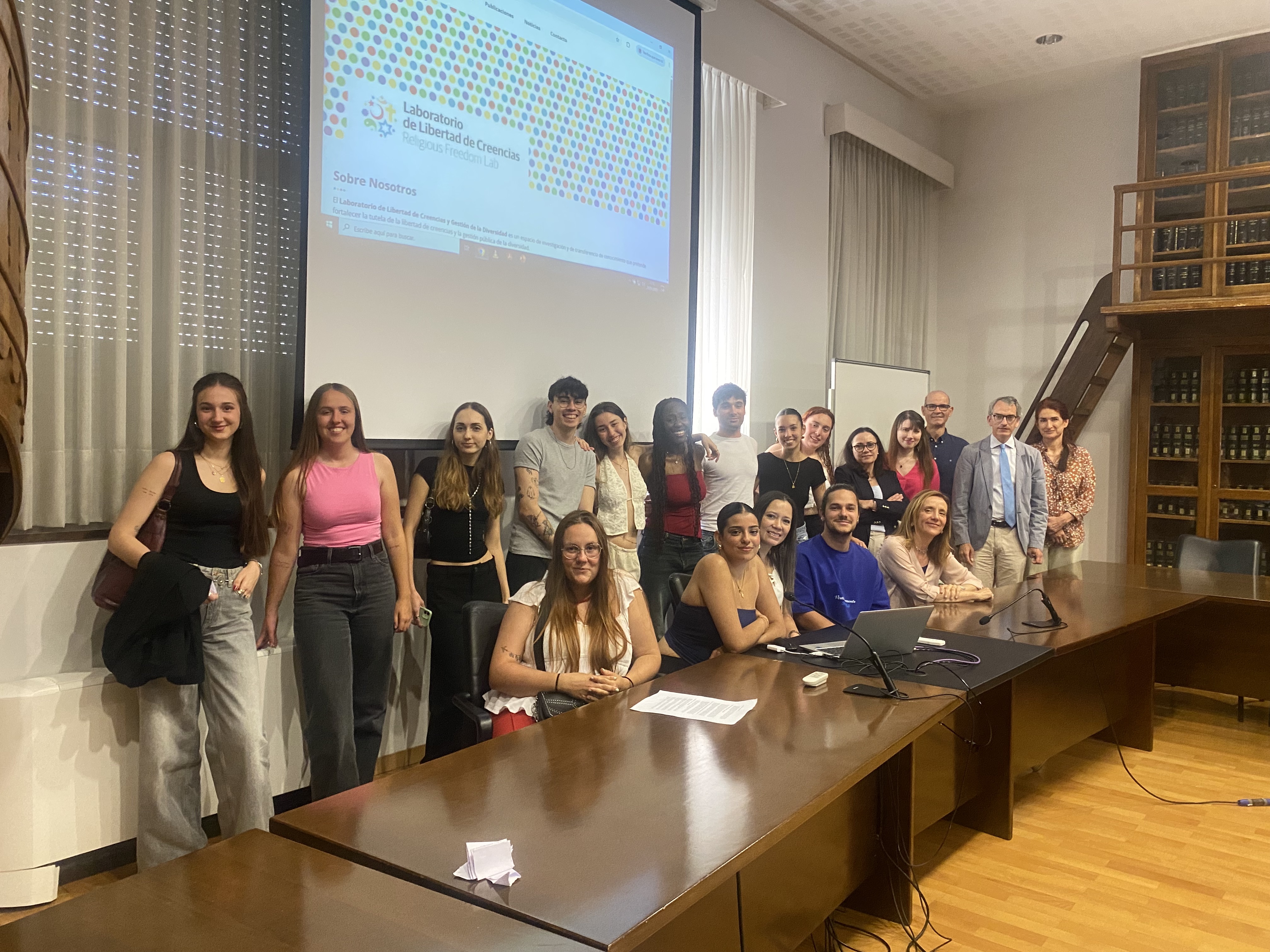Exposiciones prácticum de investigación LICREGDI