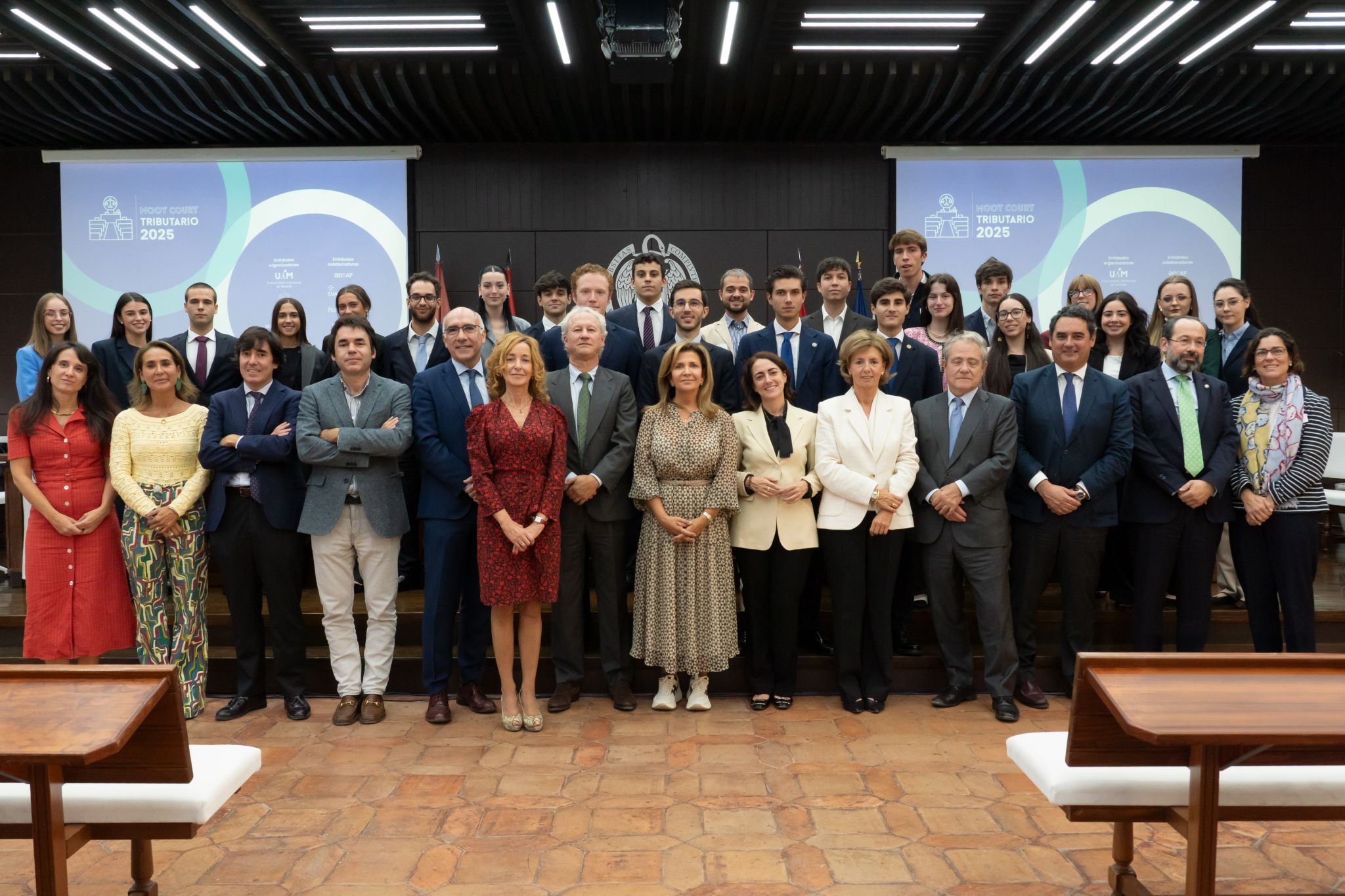 El equipo formado por estudiantes del Programa Conjunto DADE, subcampeón del IV Moot Court de Derecho Tributario