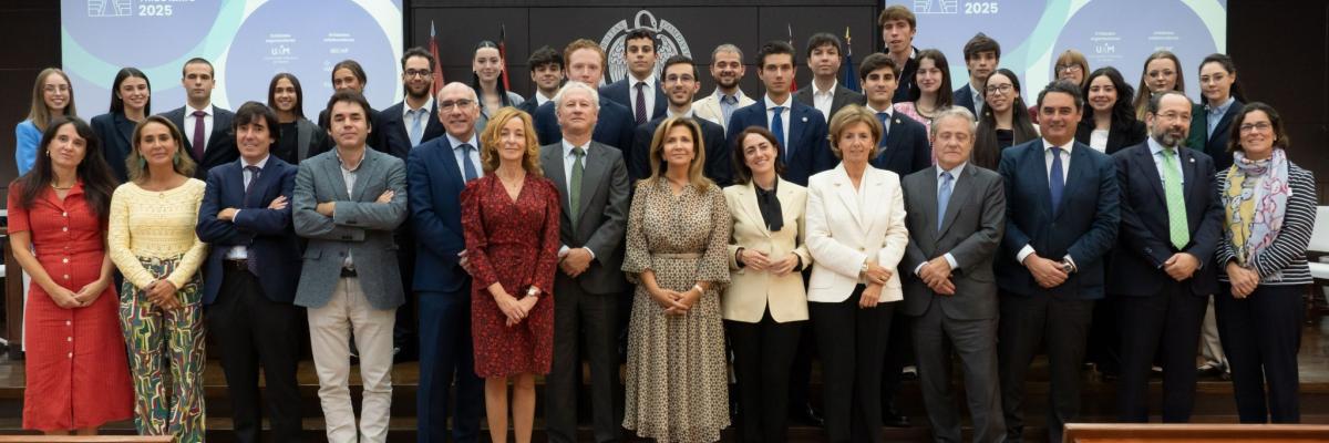 El equipo formado por estudiantes del Programa Conjunto DADE, subcampeón del IV Moot Court de Derecho Tributario