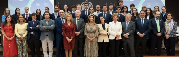 El equipo formado por estudiantes del Programa Conjunto DADE, subcampeón del IV Moot Court de Derecho Tributario